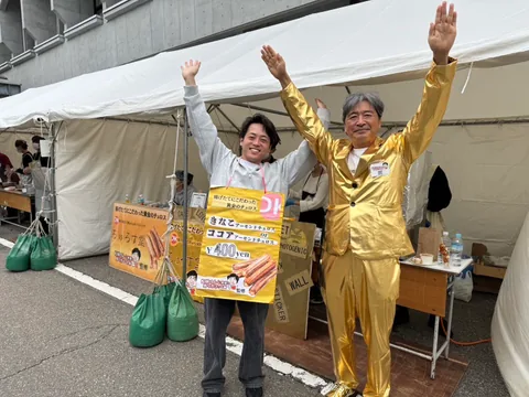 Two people welcoming visitors at a churros stall